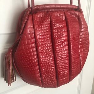 Vintage red crossbody purse! 🍅